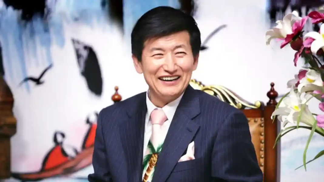 En el Nombre de Dios: Sagrada Traición (In the Name of God: A Holy Betrayal, 2023), de Jo Seong-hyeon