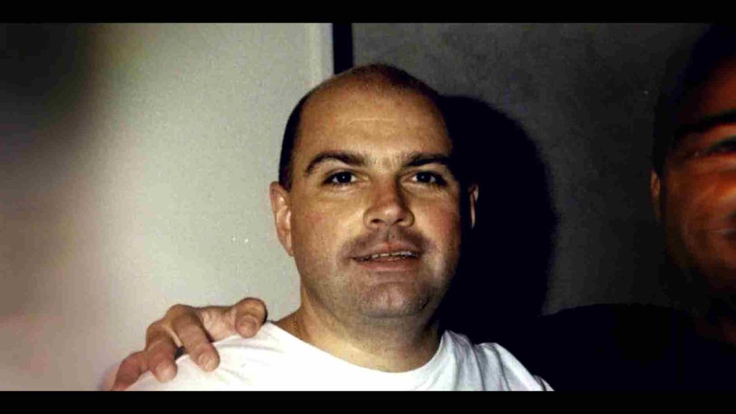 Juventud Robada: Secta en el Campus (Stolen Youth: Inside the Cult at Sarah Lawrence, 2023), de Zach Heinzerling