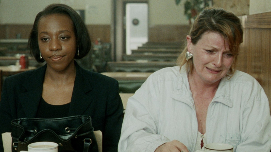 Secretos y mentiras (Secrets & Lies, 1996), de Mike Leigh